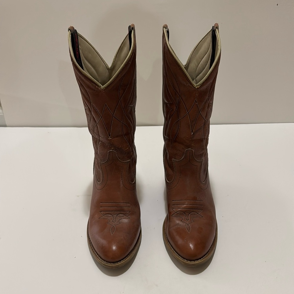 Dingo Women’s Cowboy Boots. Condition- 5 out of 10.